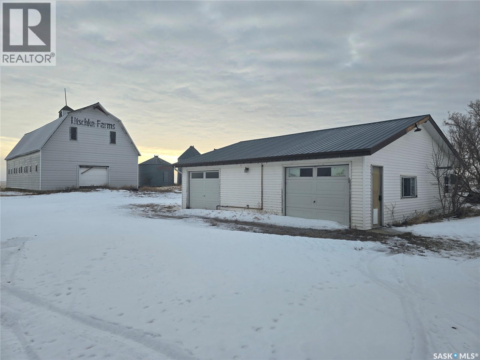 Litschke Acreage, Halbrite, Saskatchewan  S0C 1H0 - Photo 3 - SK027919