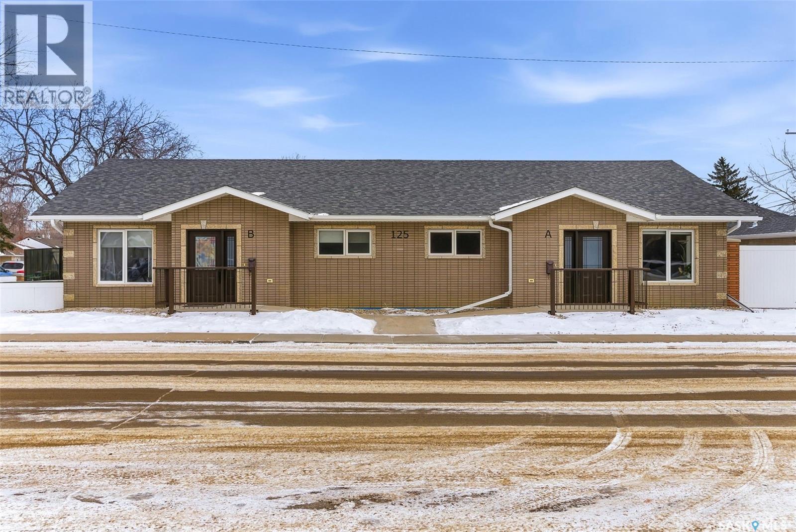 A&b 125 2nd Avenue Ne, Moose Jaw, Saskatchewan  S6H 2A2 - Photo 2 - SK027839