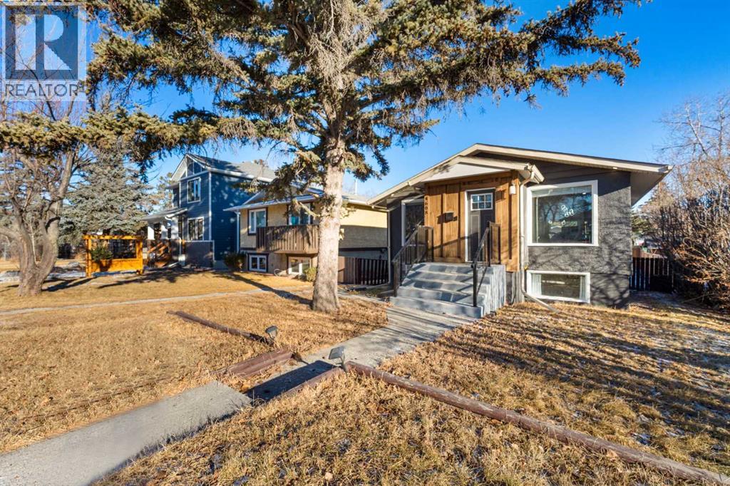 4608 70 Street Nw, Calgary, Alberta  T3B 2K6 - Photo 3 - A2282262