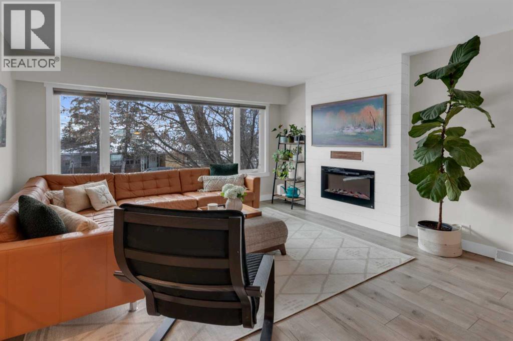 184 Cornwallis Drive Nw, Calgary, Alberta  T2K 1V2 - Photo 3 - A2279742