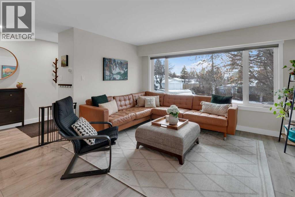 184 Cornwallis Drive Nw, Calgary, Alberta  T2K 1V2 - Photo 4 - A2279742