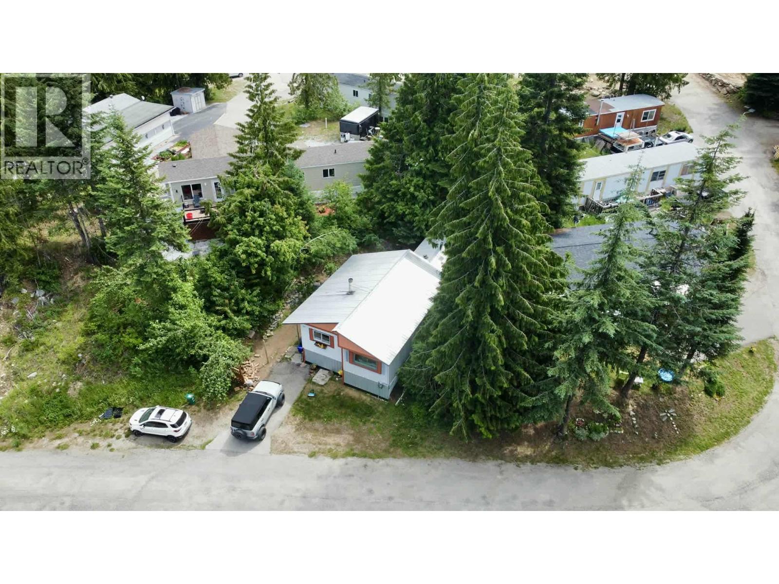 891 Monte Vista Drive Unit# 29, Rossland, British Columbia  V0G 1Y0 - Photo 3 - 10374565