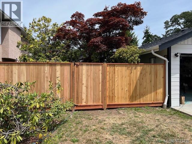 710 Greenlea Dr, Saanich, British Columbia  V8Z 6V8 - Photo 34 - 1023426