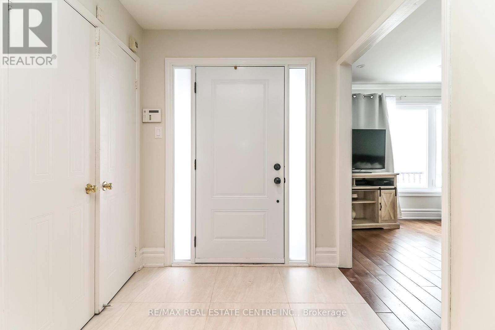 39 Cardinal Street, Barrie (Cundles East), Ontario  L4M 6C9 - Photo 4 - S12756818