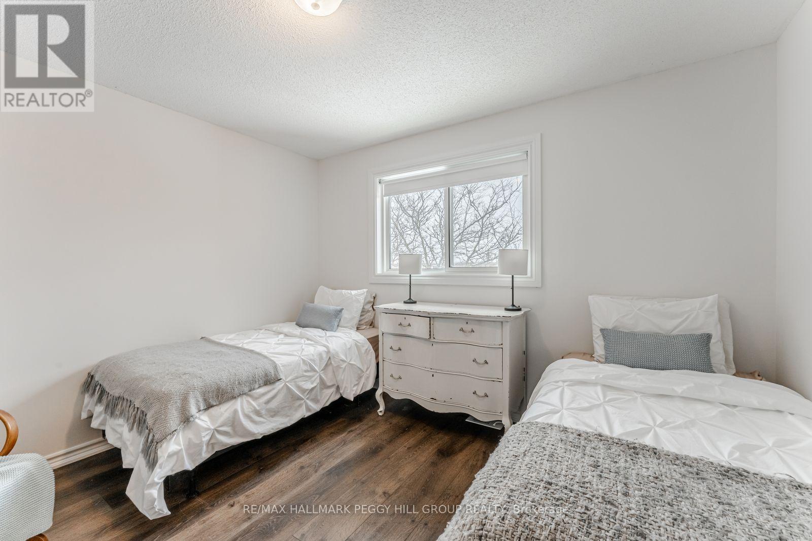 27 Mcavoy Drive, Barrie (Edgehill Drive), Ontario  L4N 0P8 - Photo 12 - S12757032