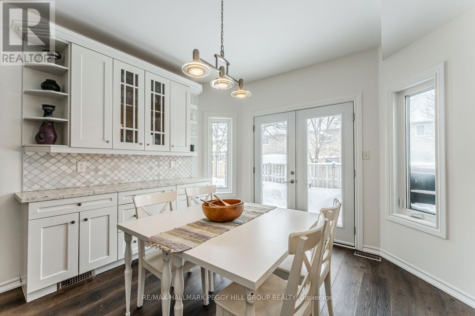 27 Mcavoy Drive, Barrie (Edgehill Drive), Ontario  L4N 0P8 - Photo 4 - S12757032