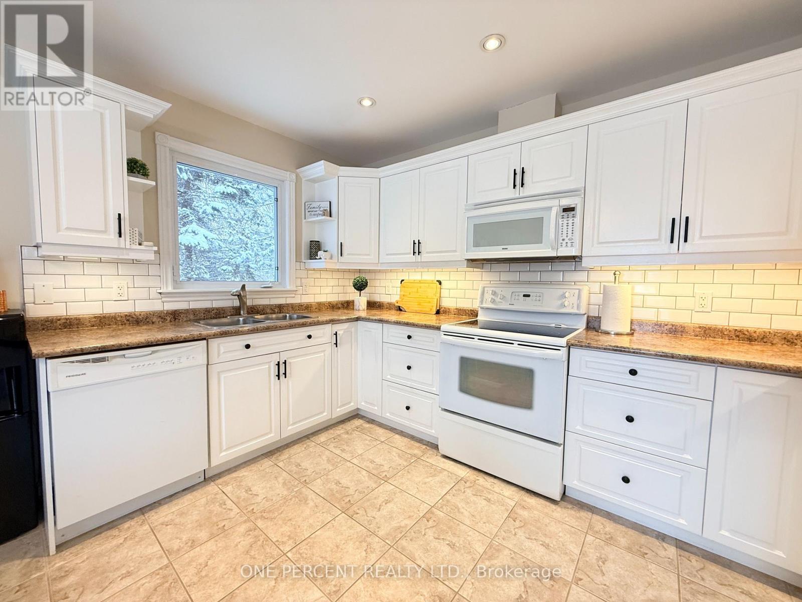 1423 River Road W, Wasaga Beach, Ontario  L9Z 2W5 - Photo 6 - S12757104