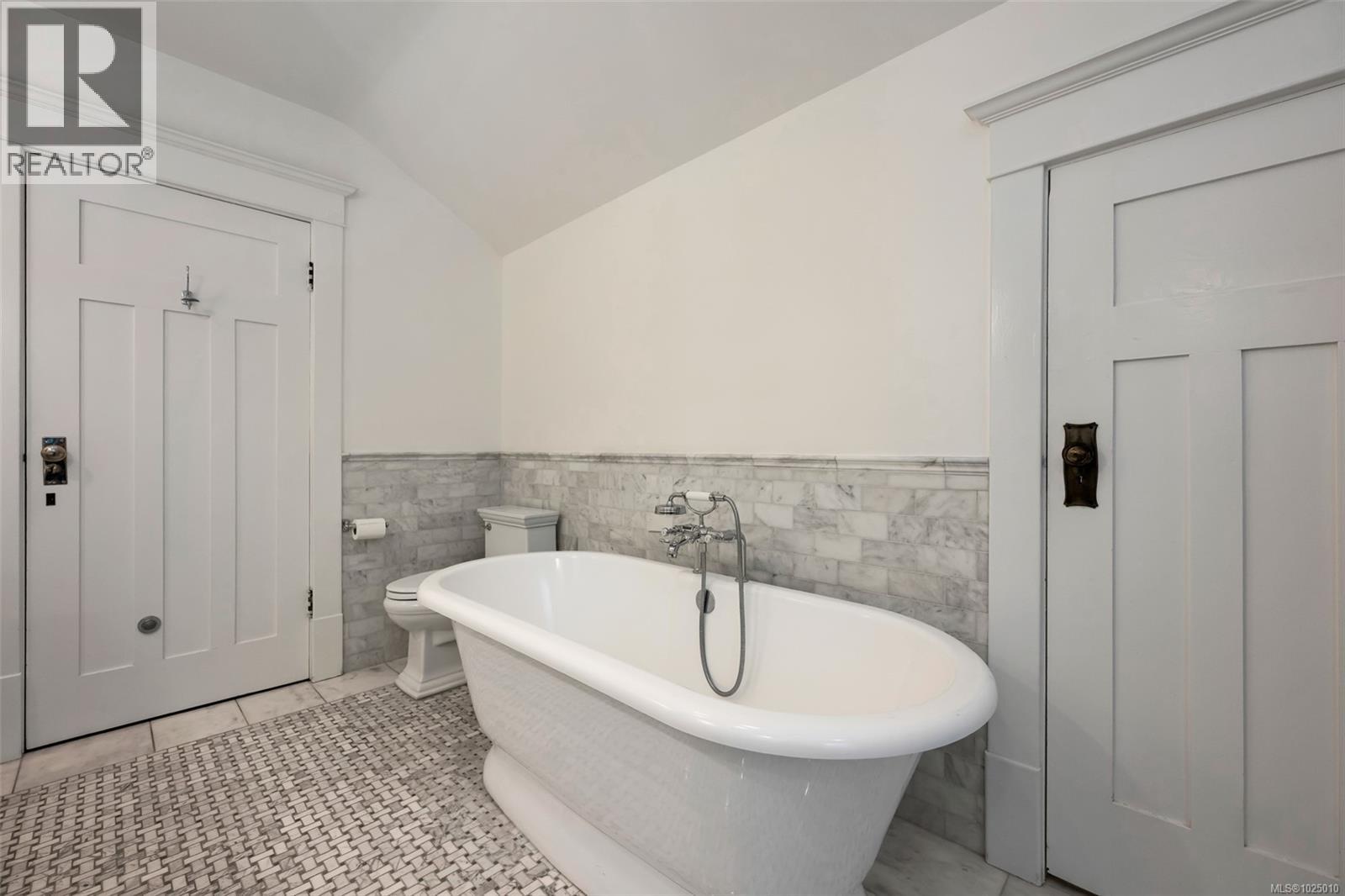 2753 Cavendish Ave, Oak Bay, British Columbia  V8R 2G7 - Photo 49 - 1025010