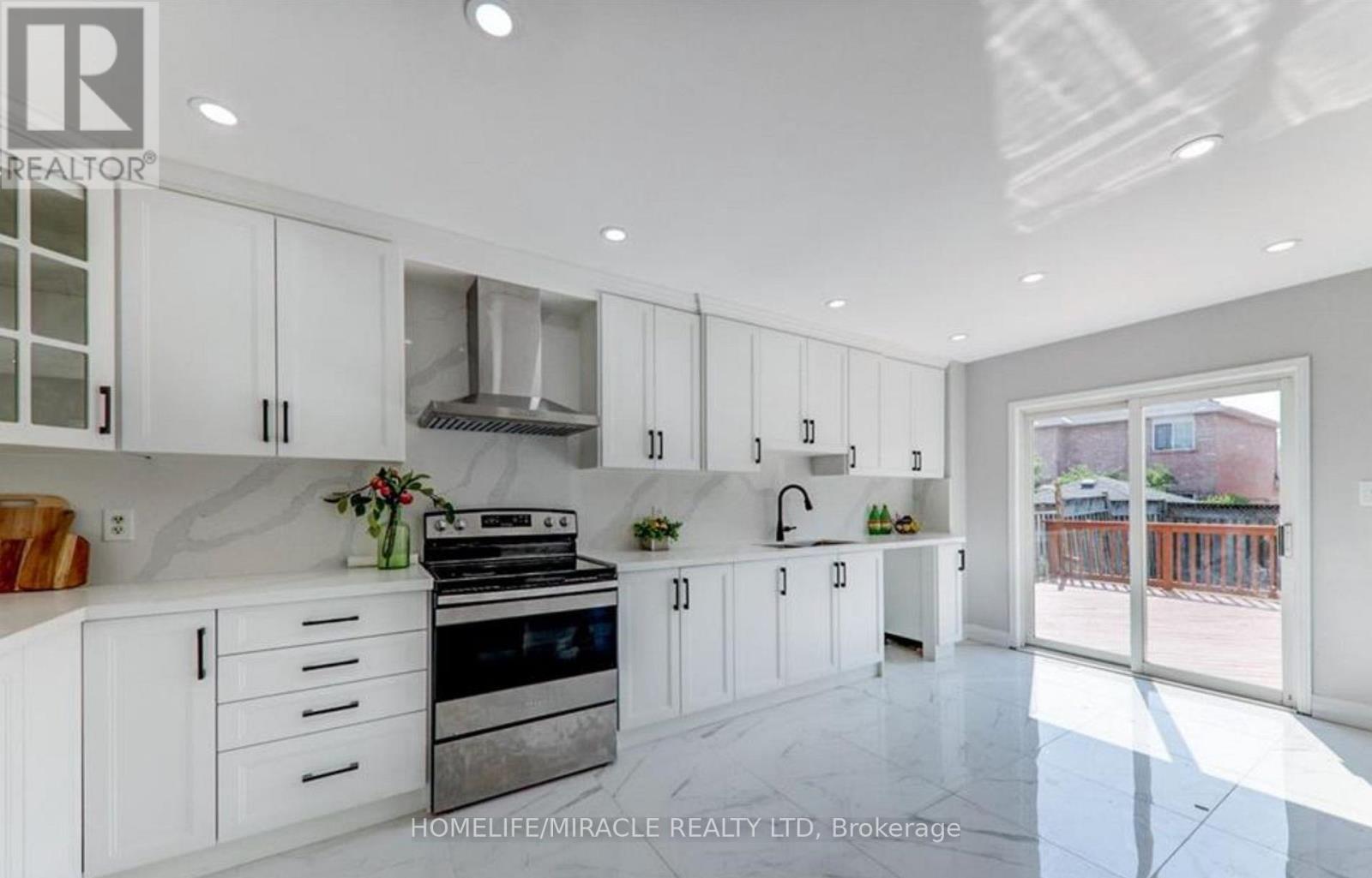 95 Luella Crescent, Brampton, Ontario  L7A 3H5 - Photo 9 - W12741212