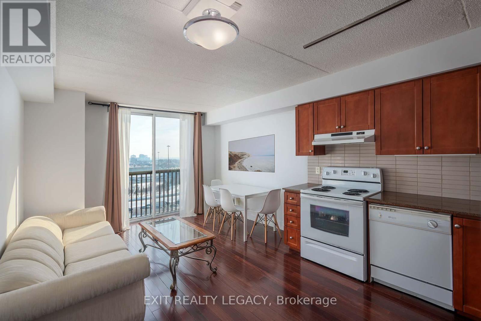 813 - 2737 Keele Street, Toronto (Downsview-Roding-Cfb), Ontario  M3M 2E9 - Photo 7 - W12756966