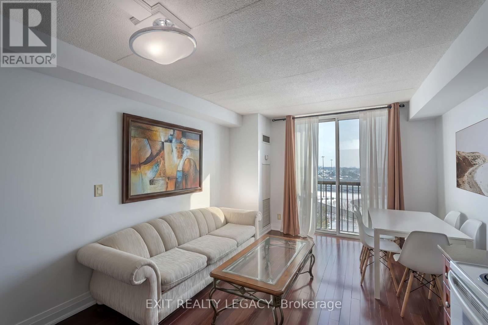 813 - 2737 Keele Street, Toronto (Downsview-Roding-Cfb), Ontario  M3M 2E9 - Photo 8 - W12756966