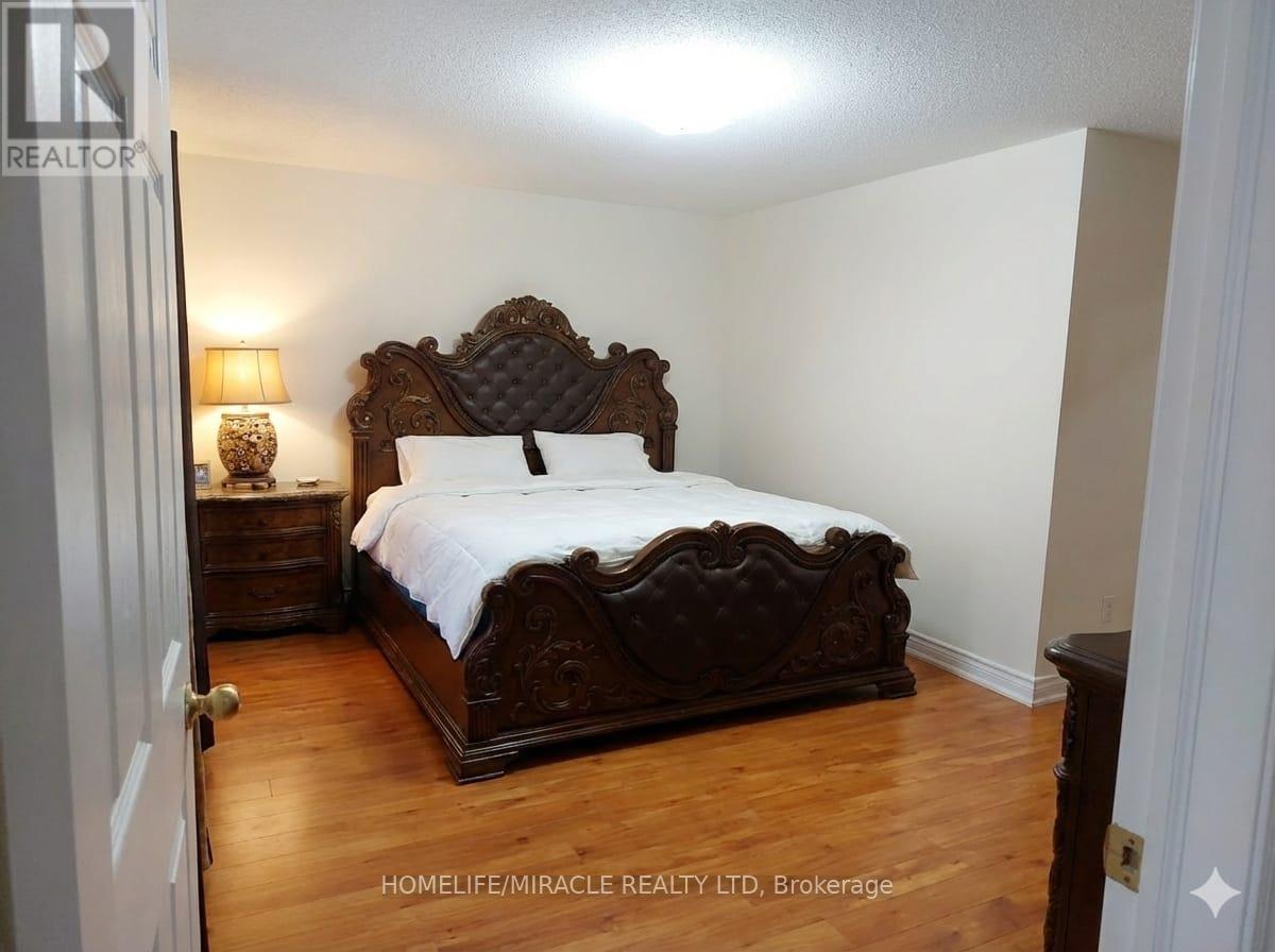 Main - 17 Portrush Trail, Brampton (Credit Valley), Ontario  L6X 0R4 - Photo 11 - W12757020