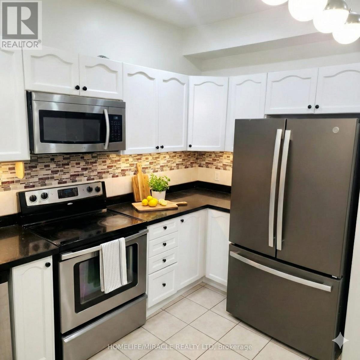 Main - 17 Portrush Trail, Brampton (Credit Valley), Ontario  L6X 0R4 - Photo 3 - W12757020