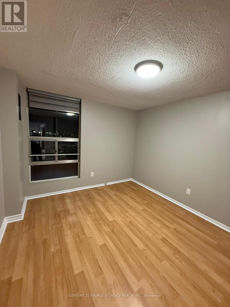 25 Kensington Road, Brampton (Queen Street Corridor), Ontario  L6T 3W8 - Photo 4 - W12757166