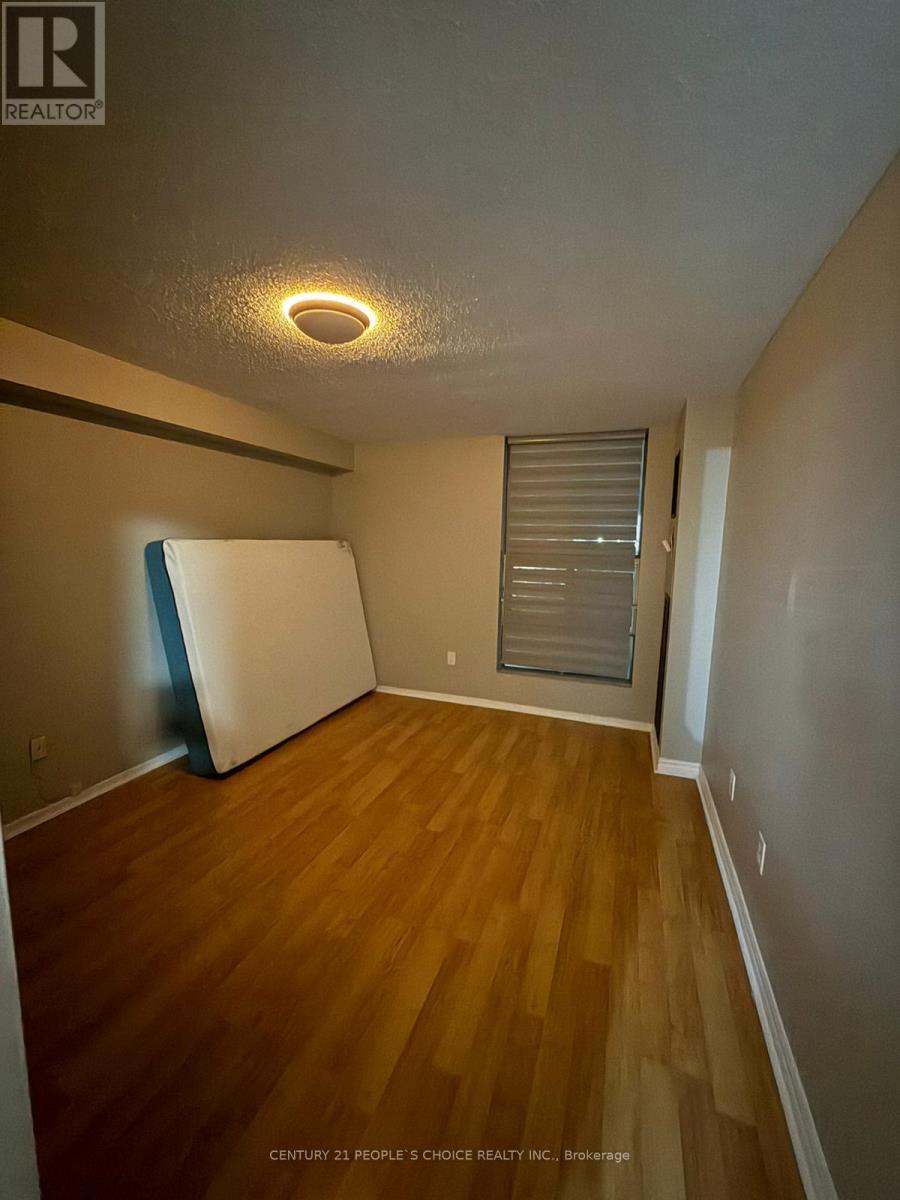 25 Kensington Road, Brampton (Queen Street Corridor), Ontario  L6T 3W8 - Photo 6 - W12757166