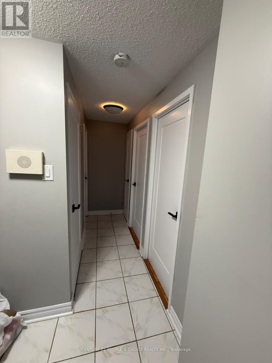 25 Kensington Road, Brampton (Queen Street Corridor), Ontario  L6T 3W8 - Photo 7 - W12757166