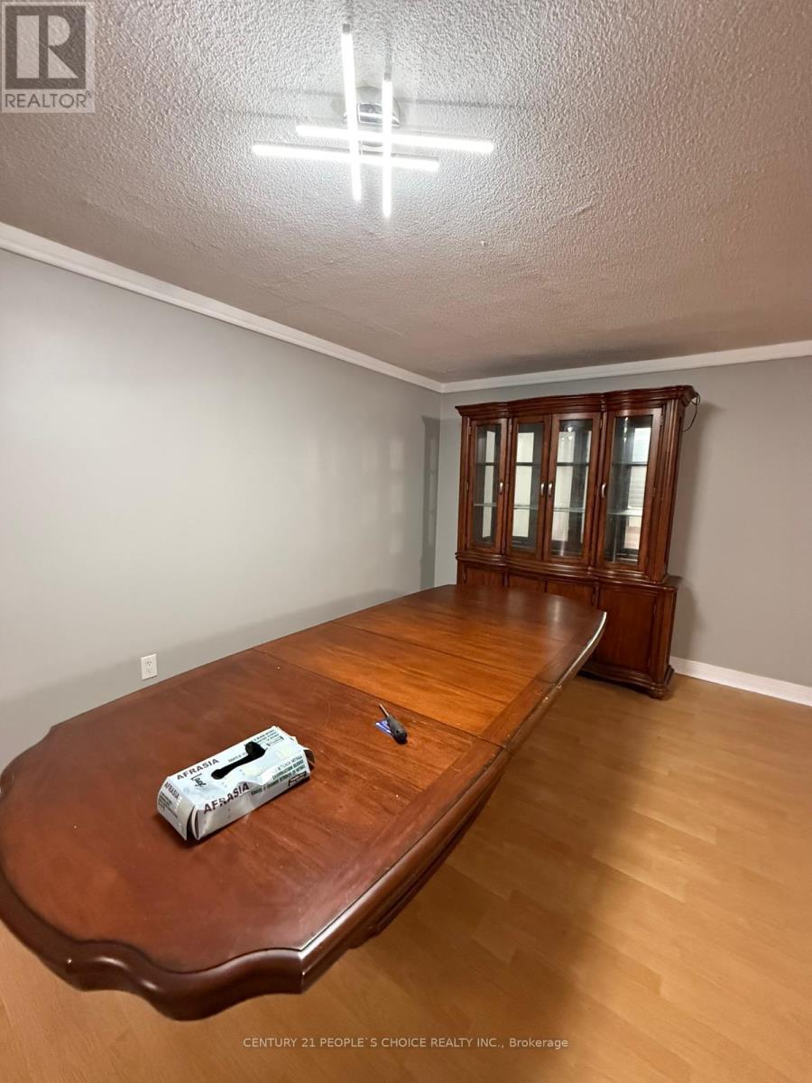 25 Kensington Road, Brampton (Queen Street Corridor), Ontario  L6T 3W8 - Photo 8 - W12757166