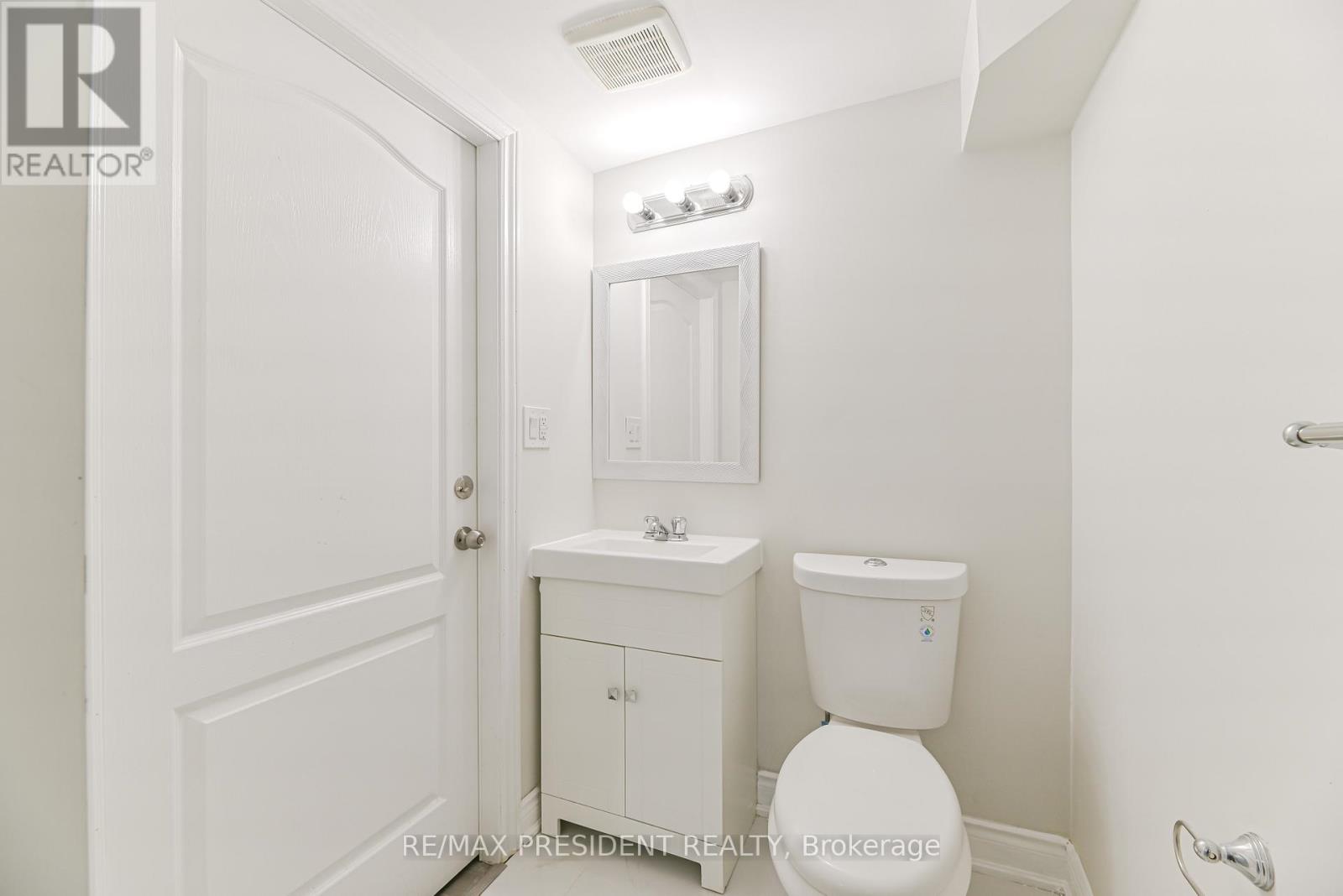 4 Lawnview Court, Brampton (Heart Lake West), Ontario  L7G 1T4 - Photo 42 - W12757226