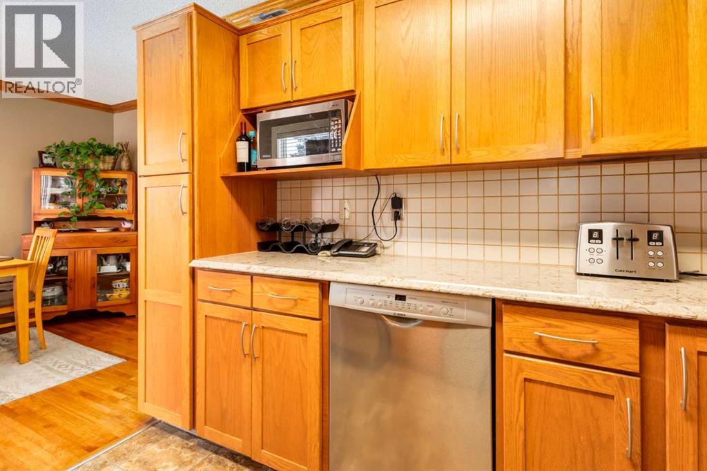 21 Midridge Green Se, Calgary, Alberta  T2X 1C9 - Photo 11 - A2278195