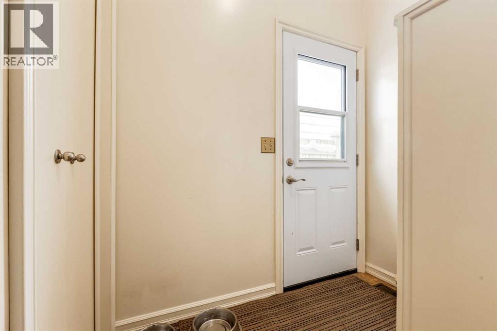 21 Midridge Green Se, Calgary, Alberta  T2X 1C9 - Photo 21 - A2278195