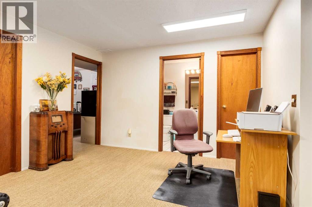 21 Midridge Green Se, Calgary, Alberta  T2X 1C9 - Photo 29 - A2278195