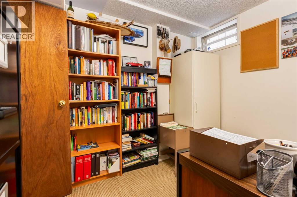 21 Midridge Green Se, Calgary, Alberta  T2X 1C9 - Photo 33 - A2278195