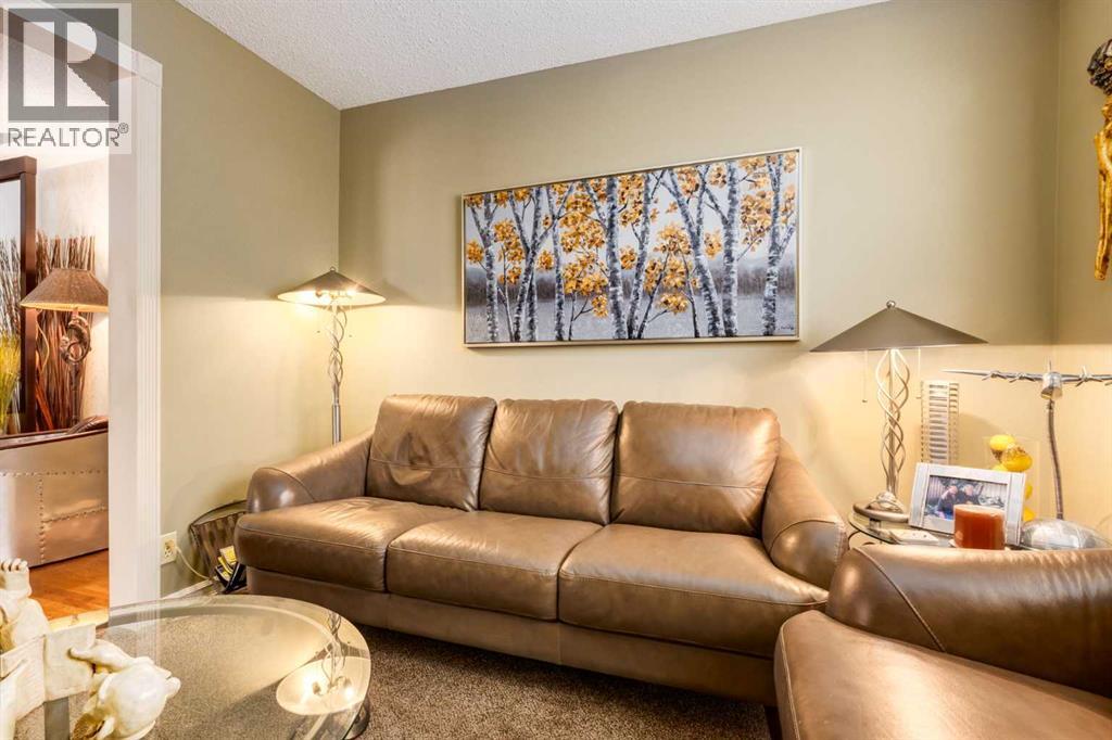 21 Midridge Green Se, Calgary, Alberta  T2X 1C9 - Photo 8 - A2278195