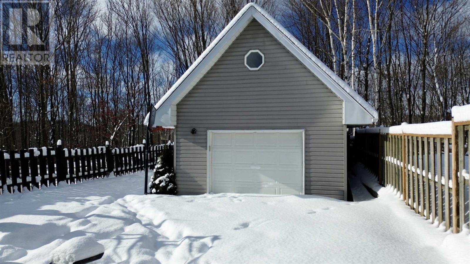 104 Taylor Blvd, Elliot Lake, Ontario  P5A 3K2 - Photo 4 - SM260168