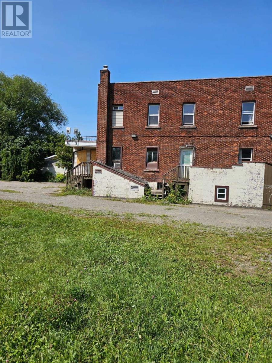 569 Queen St W, Sault Ste. Marie, Ontario  P6A 1A8 - Photo 4 - SM260223