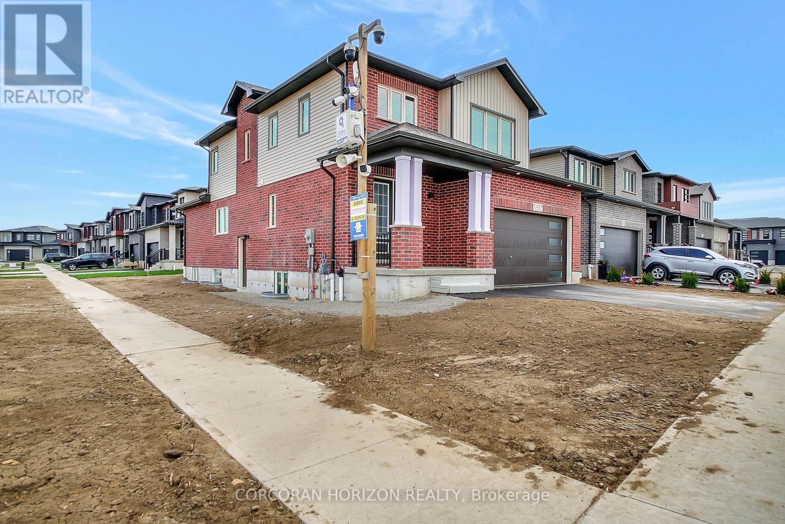 61 - 172 Newman Drive, Cambridge, Ontario  N1S 0C5 - Photo 2 - X12756914