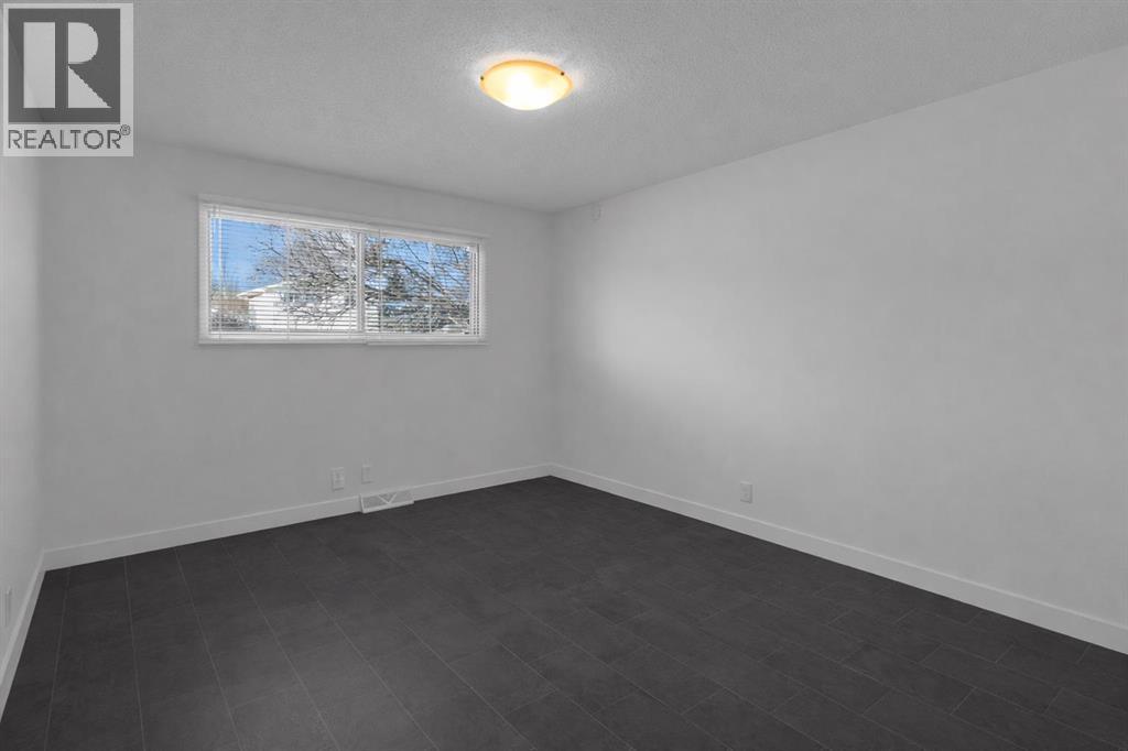 6312 Thorncliffe Drive Nw, Calgary, Alberta  T2K 3A7 - Photo 11 - A2278293