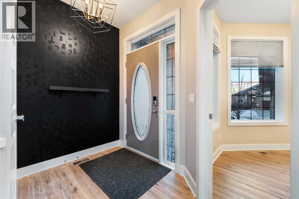 70 Royal Ridge Manor Nw, Calgary, Alberta  T3G 5Z1 - Photo 2 - A2280887