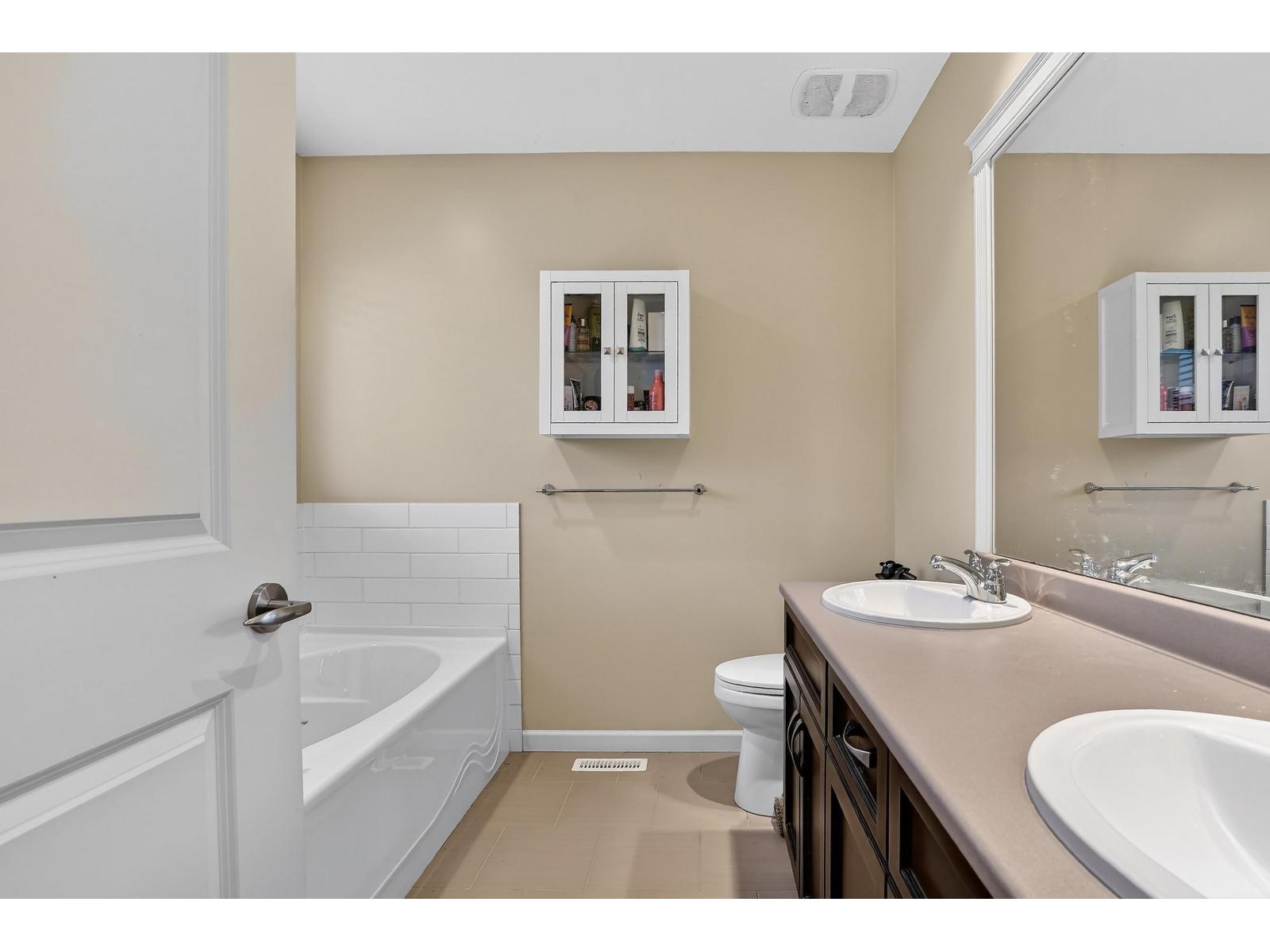 6909 208b Street, Langley, British Columbia  V2Y 0G3 - Photo 14 - R3085865