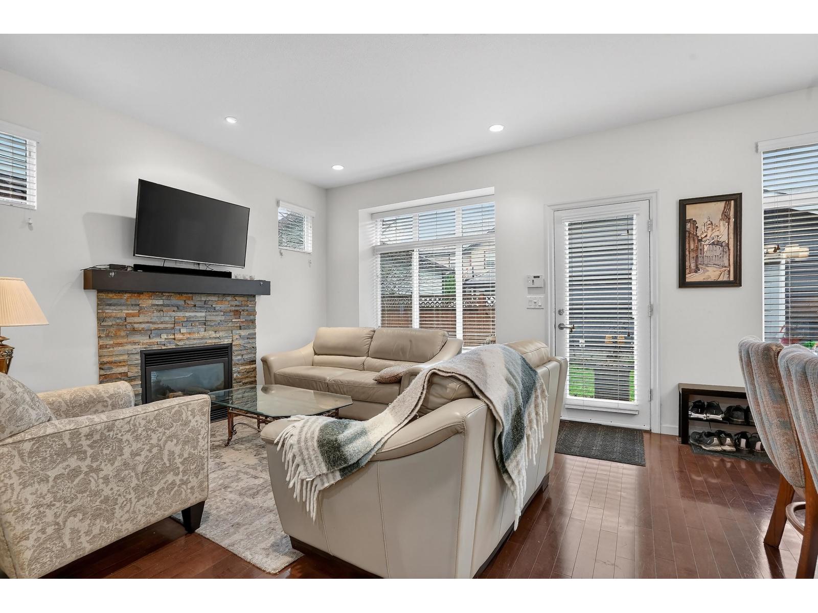 6909 208b Street, Langley, British Columbia  V2Y 0G3 - Photo 7 - R3085865