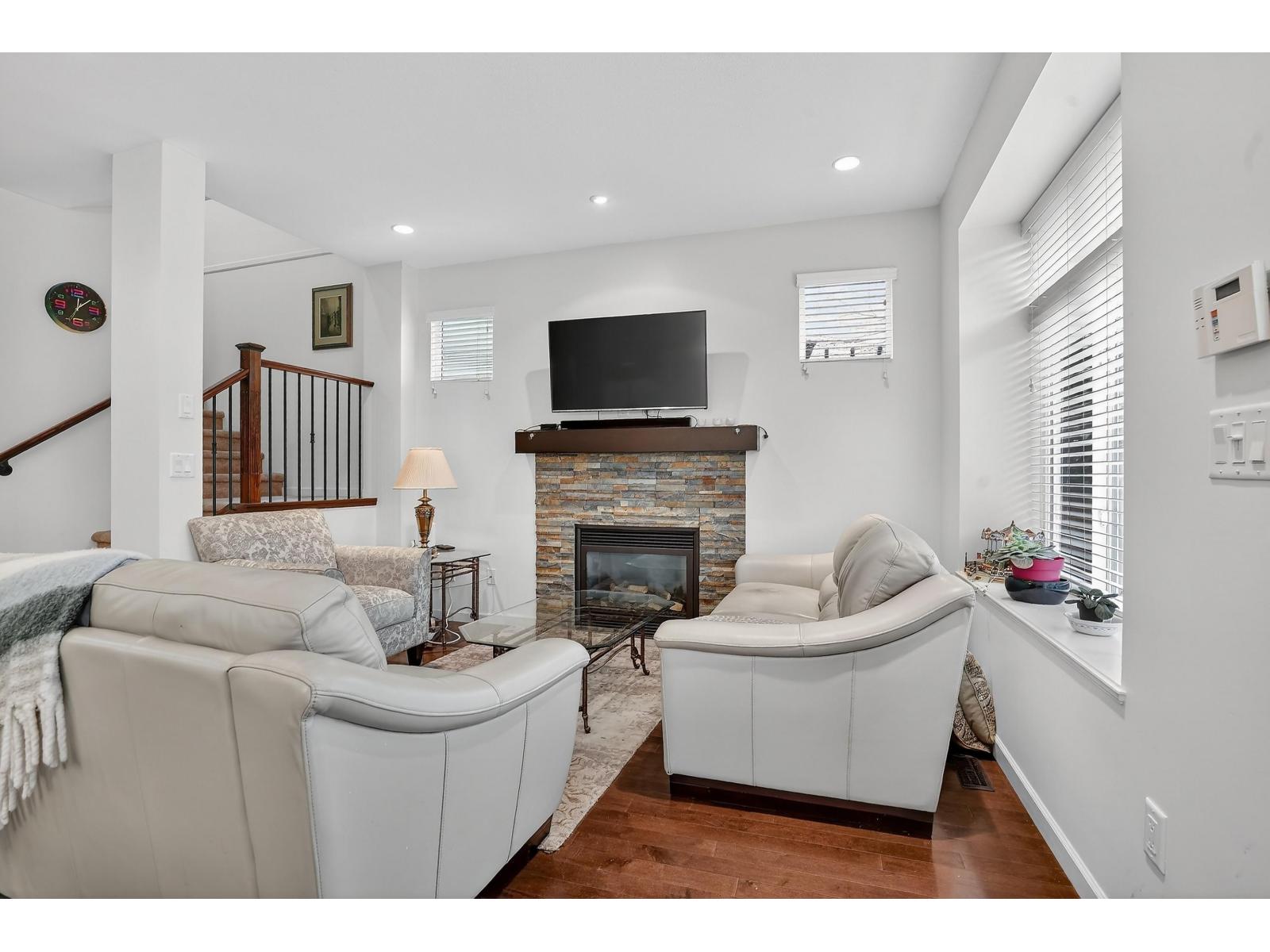 6909 208b Street, Langley, British Columbia  V2Y 0G3 - Photo 6 - R3085865