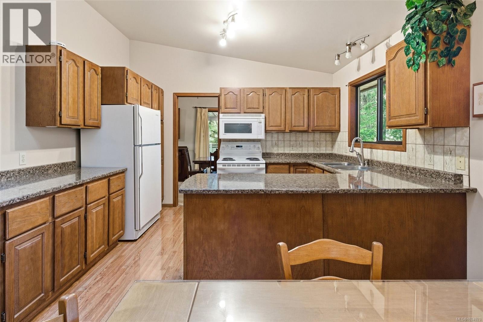 4395 Liberto Rd, Saanich, British Columbia  V9E 2C4 - Photo 9 - 1024923