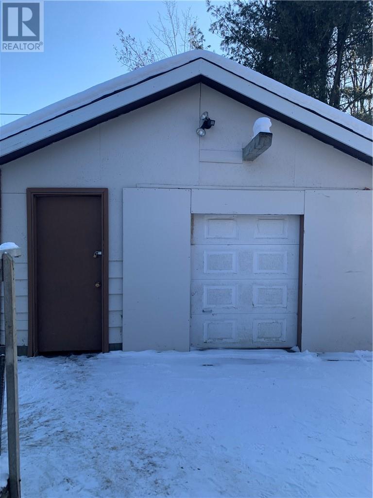 42 Lewis, Spanish, Ontario  P0P 2A0 - Photo 4 - 2126329