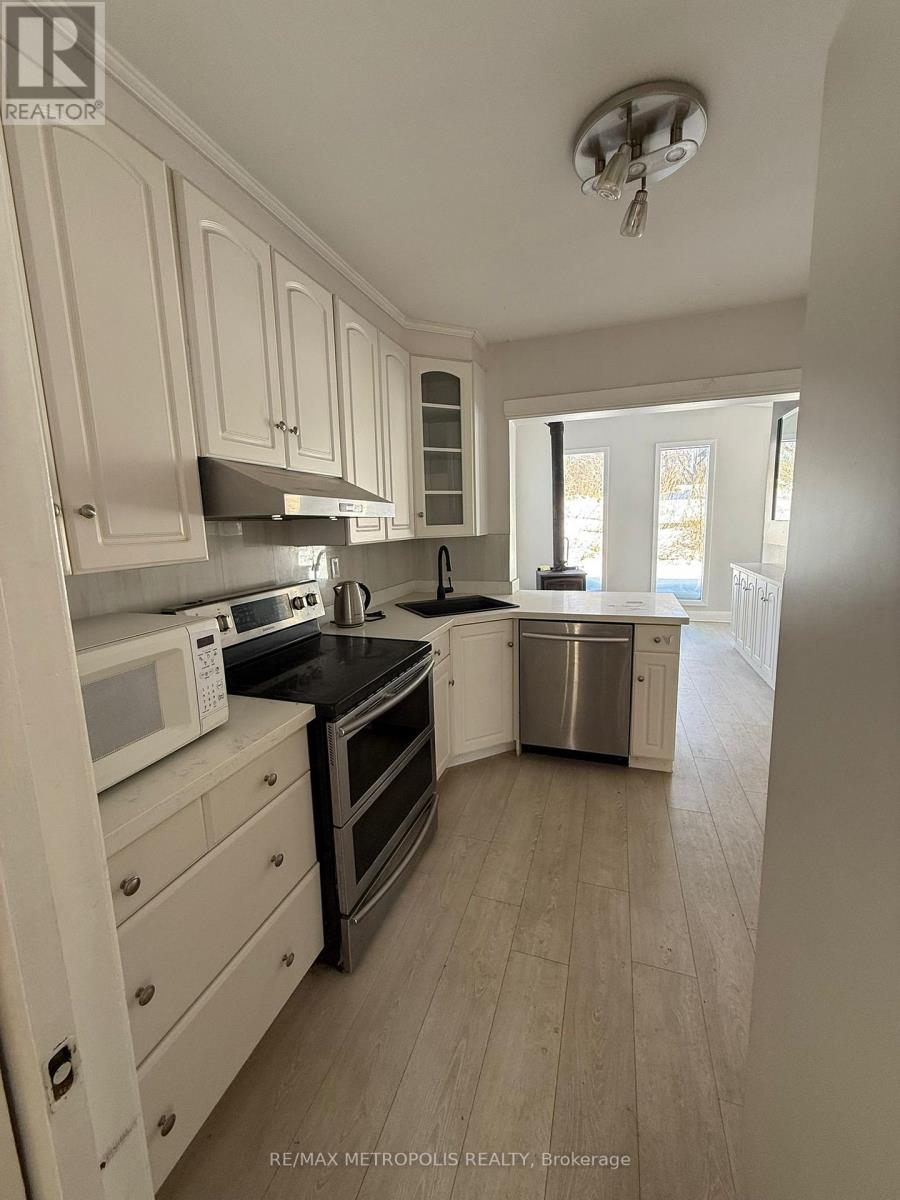 3975 Kinsale Road, Pickering, Ontario  L1Y 1E3 - Photo 5 - E12736064