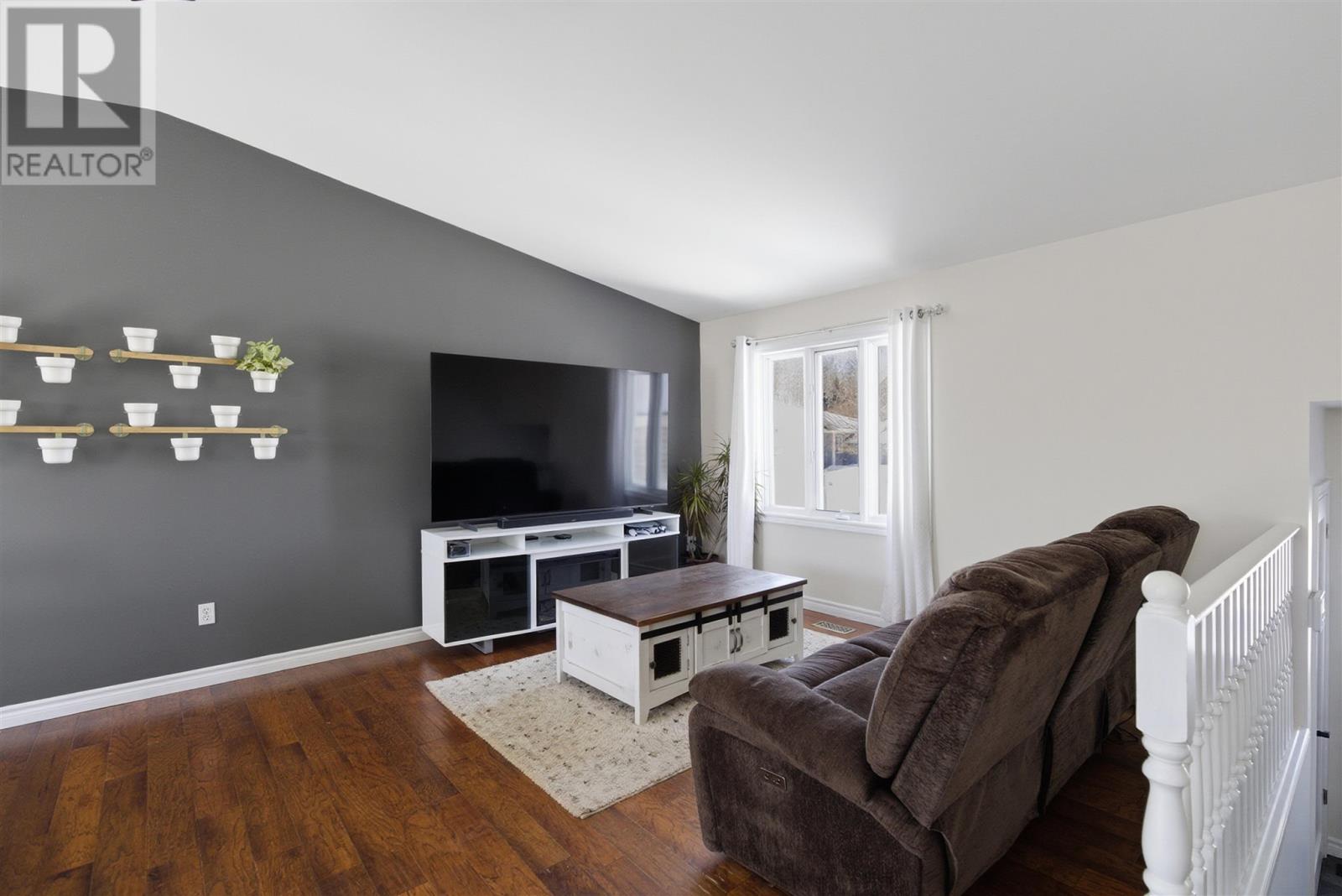 129 Simon Ave, Sault Ste. Marie, Ontario  P6A 6T1 - Photo 4 - SM260225