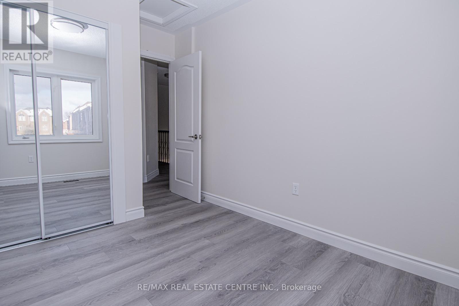 5685 Retreat Street, Mississauga (Hurontario), Ontario  L5R 0B4 - Photo 17 - W12757288