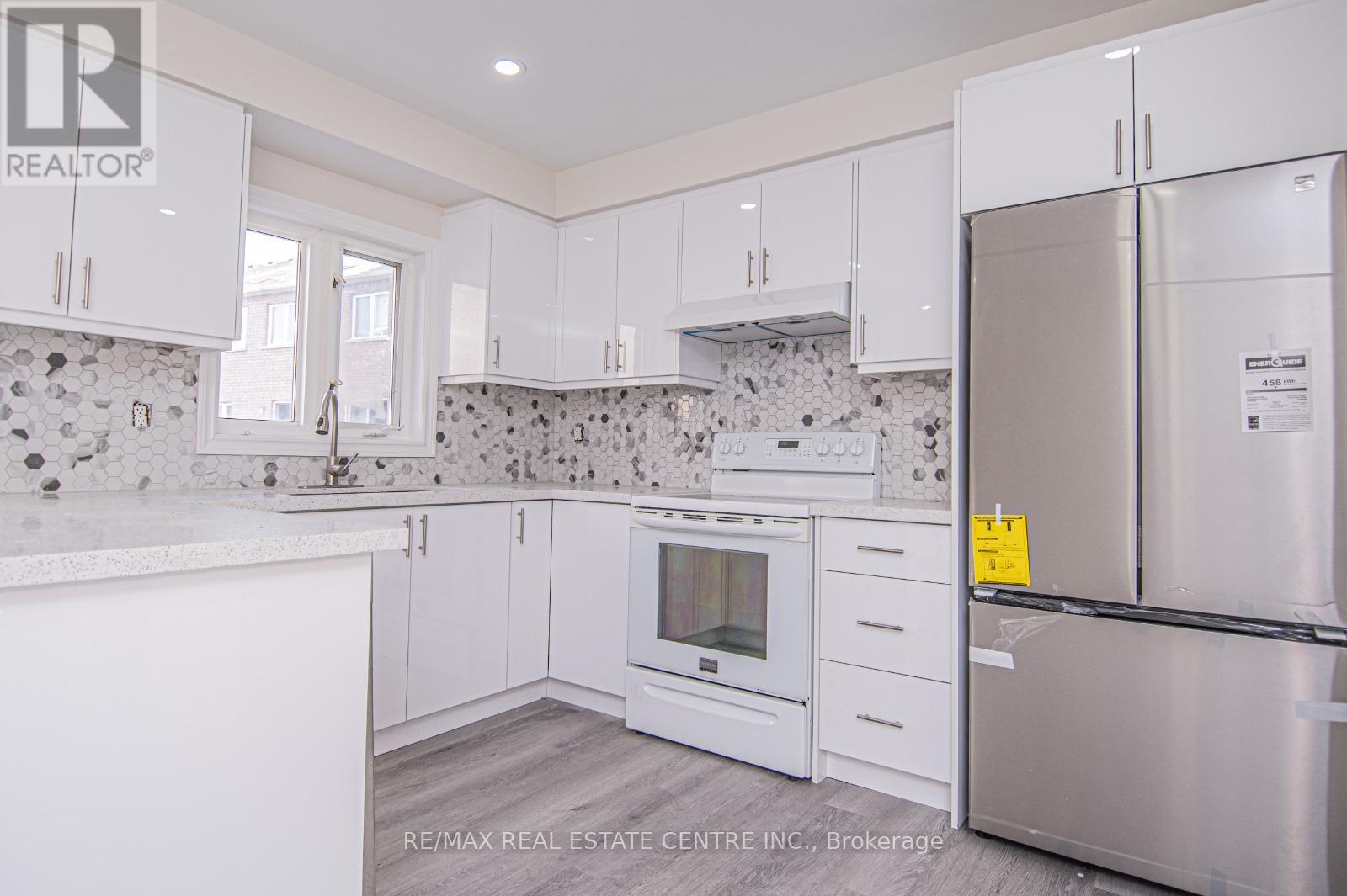 5685 Retreat Street, Mississauga (Hurontario), Ontario  L5R 0B4 - Photo 11 - W12757288