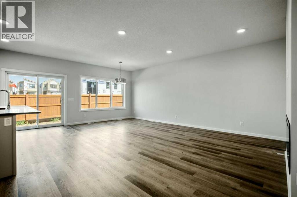 18 Heartwood Villas Se, Calgary, Alberta  T3M 2K1 - Photo 3 - A2270227