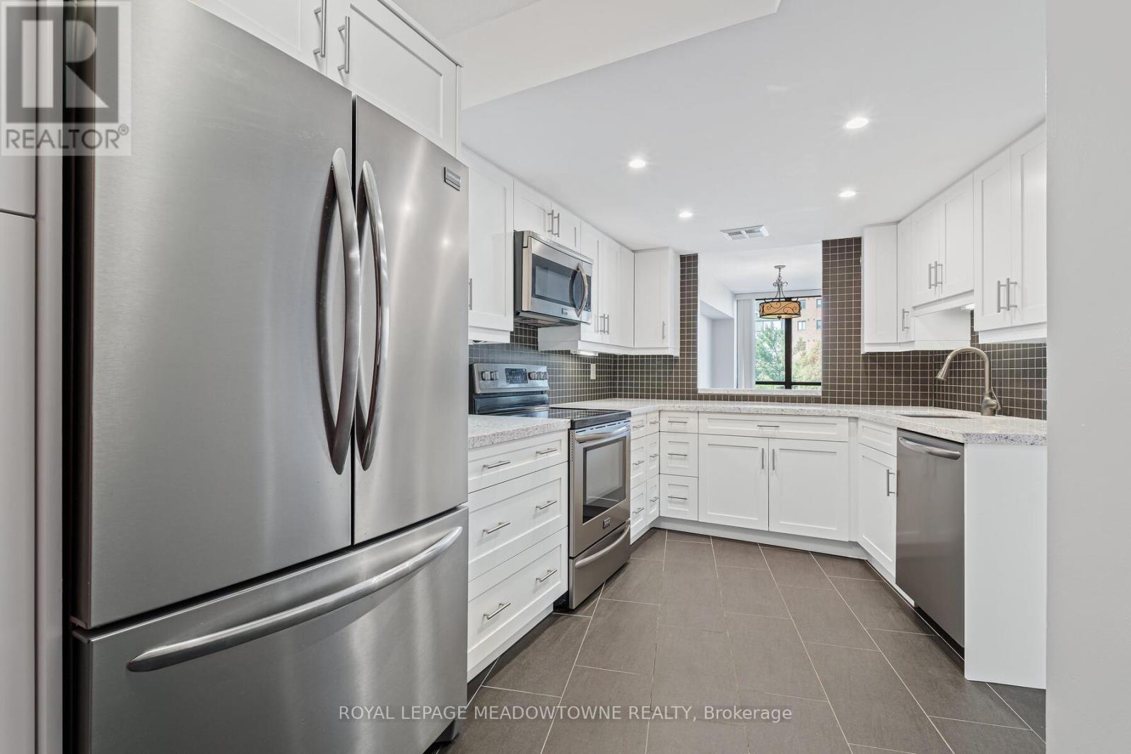 506 - 1230 Marlborough Court, Oakville (Cp College Park), Ontario  L6H 3K6 - Photo 13 - W12757360