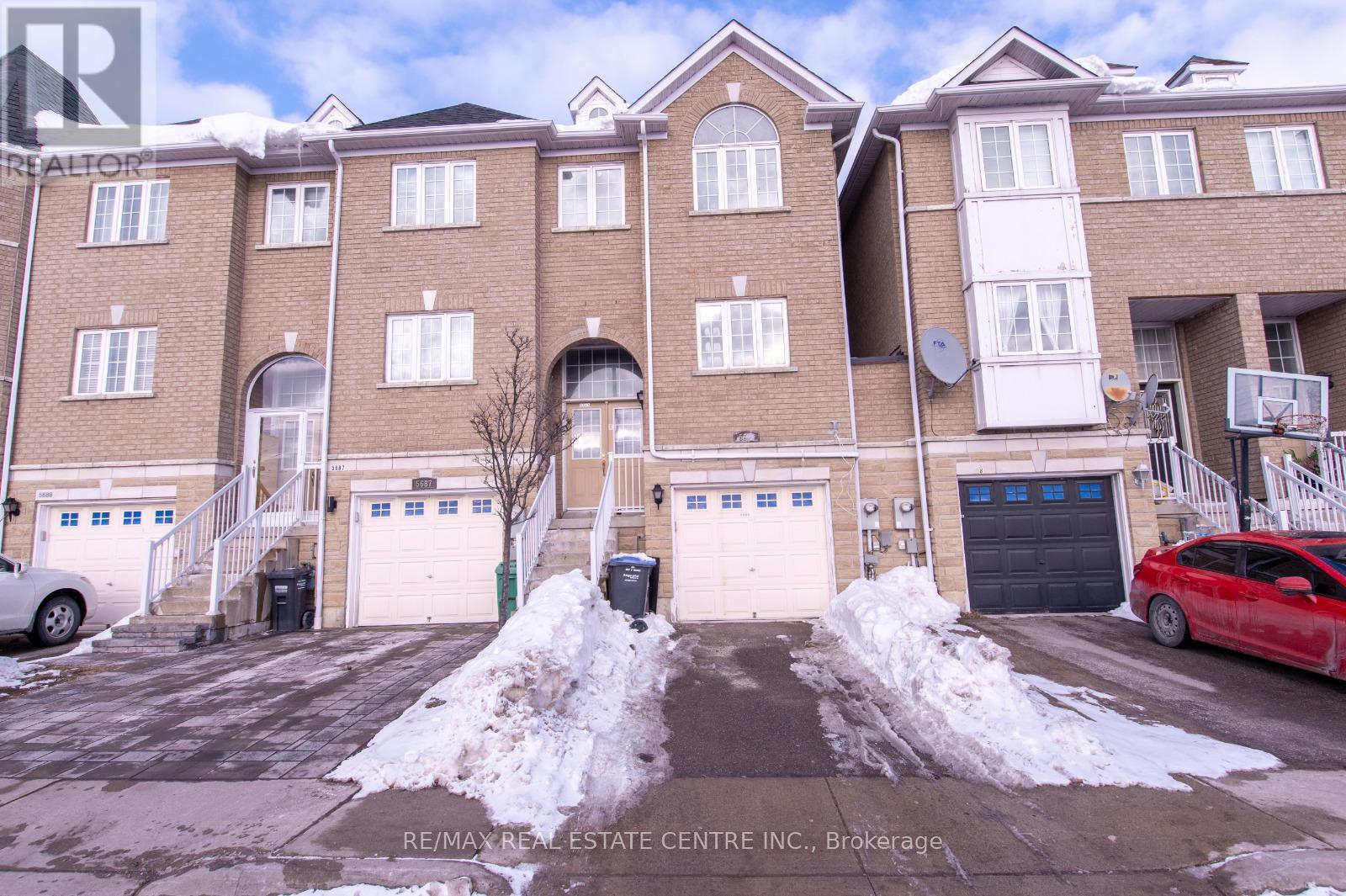 5685 Retreat Street, Mississauga (Hurontario), Ontario  L5R 0B4 - Photo 2 - W12757288