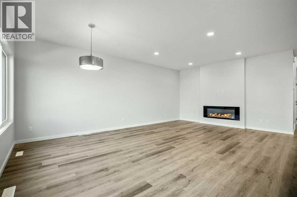 18 Heartwood Villas Se, Calgary, Alberta  T3M 2K1 - Photo 4 - A2270227