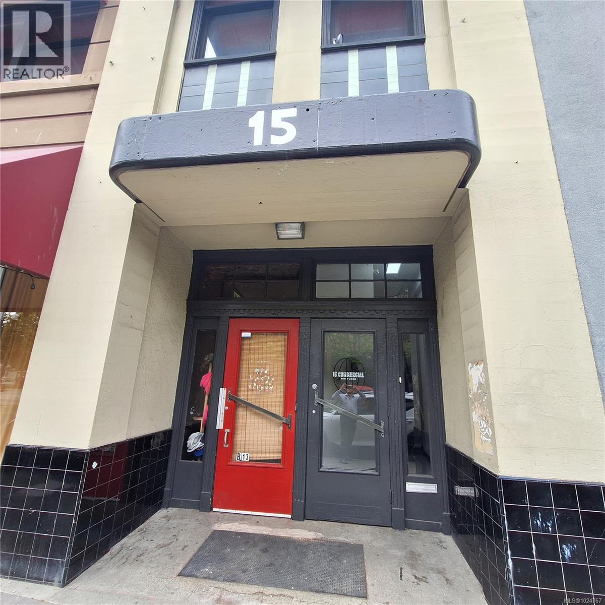 203 15 Commercial St, Nanaimo, British Columbia  V9R 5J8 - Photo 2 - 1024767