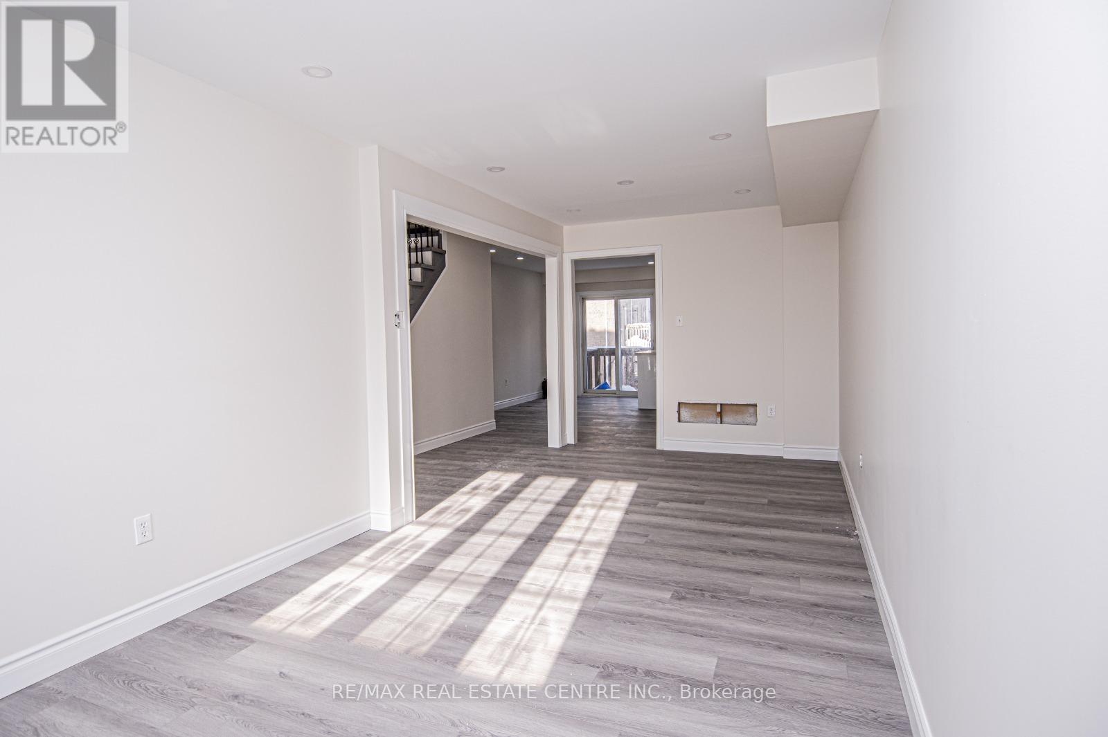 5685 Retreat Street, Mississauga (Hurontario), Ontario  L5R 0B4 - Photo 7 - W12757288