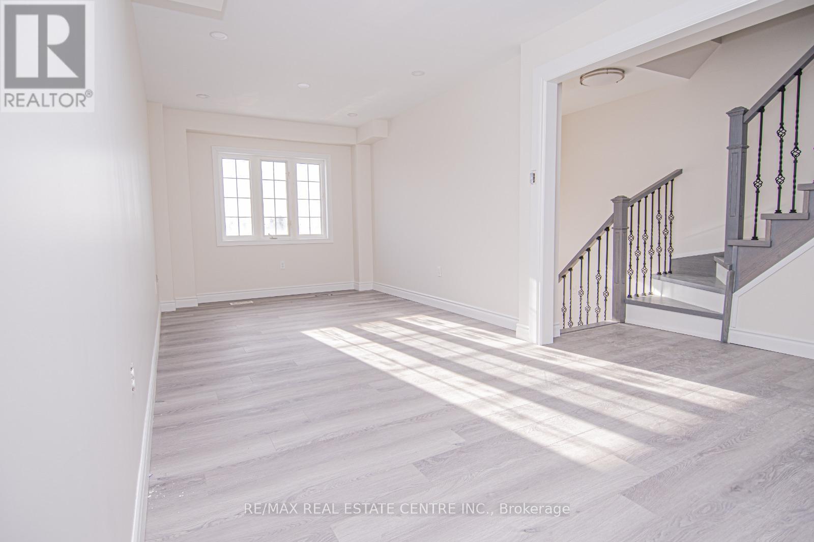 5685 Retreat Street, Mississauga (Hurontario), Ontario  L5R 0B4 - Photo 8 - W12757288