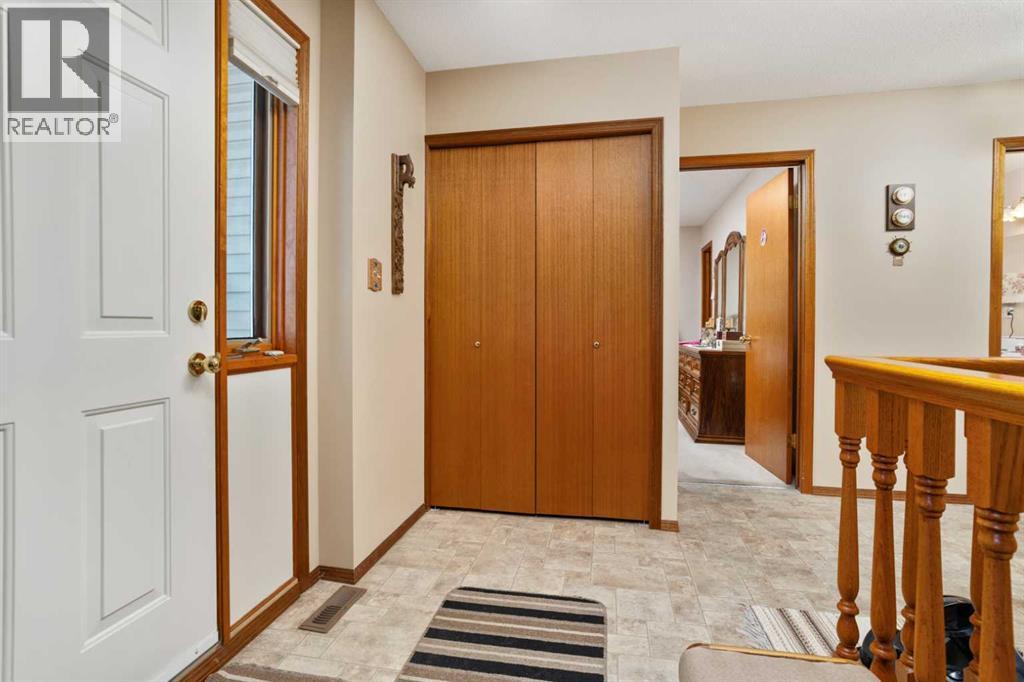 6207 54 Avenue, Camrose, Alberta  T4V 4H8 - Photo 4 - A2279557