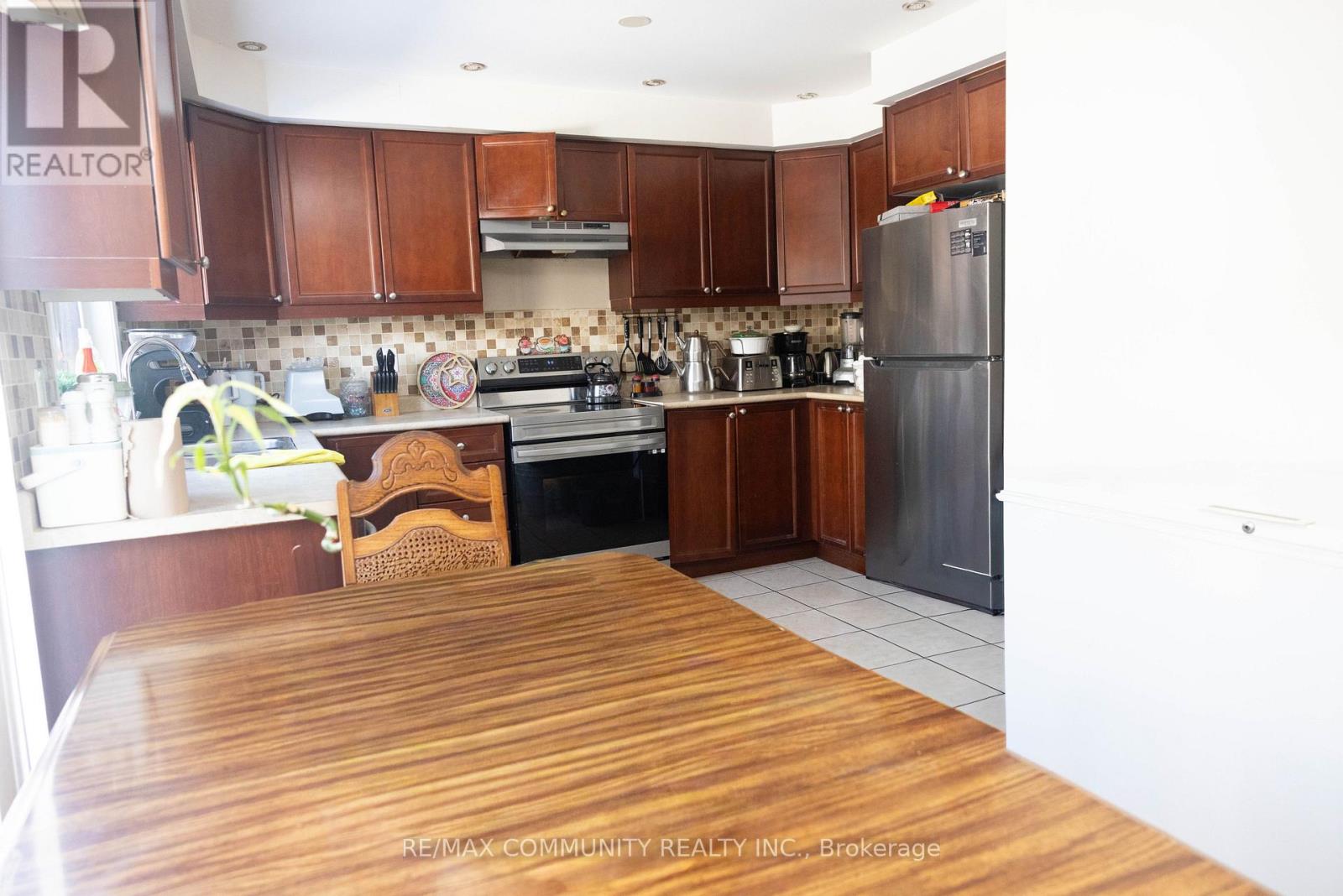 213 Fennamore Terrace, Milton (Ha Harrison), Ontario  L9T 0X7 - Photo 4 - W12757398